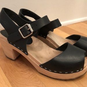 Lotta’s low heel classic clog.